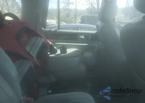 2004 Lincoln Navigator z USA, uszkodzony, nr VIN 5LMFU28R74LJ34613